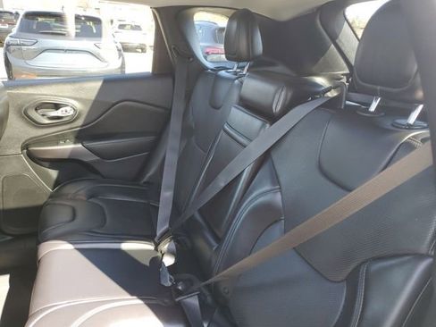 Used 2019 Jeep Cherokee Limited image 31