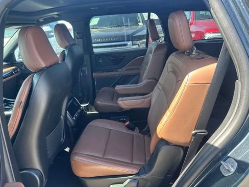 Used 2023 Lincoln Aviator Reserve RWD image 7