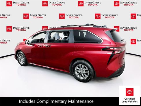 Certified 2025 Toyota Sienna LE AWD/4WD image 7