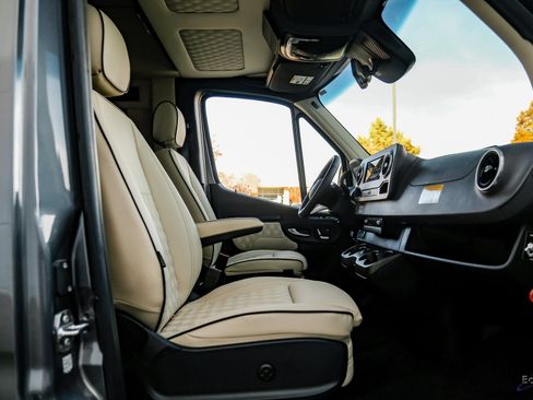 Used 2025 Mercedes-Benz Sprinter 3500 image 42