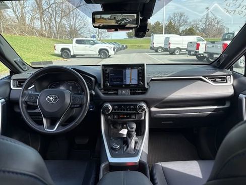 Used 2019 Toyota RAV4 XSE w/ Carpet Mat Package image 18