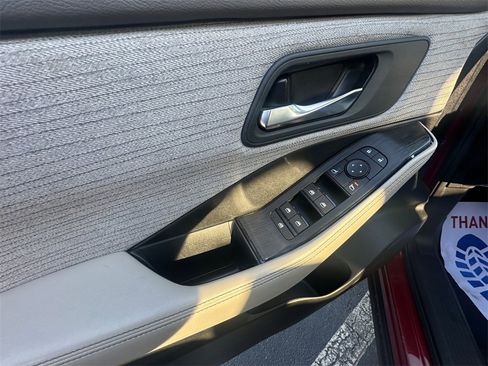 Used 2023 Nissan Rogue SV image 26