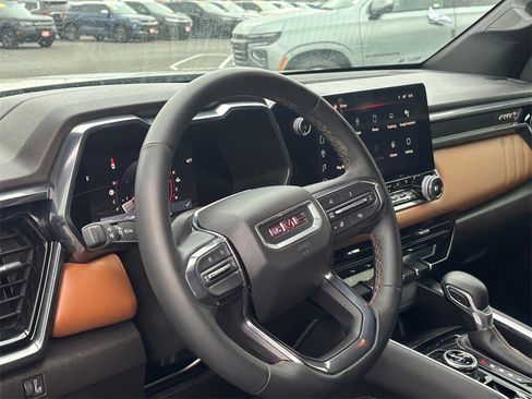 Used 2023 GMC Canyon AT4 w/ AT4 Premium Package image 9