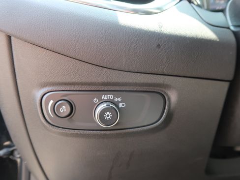 Used 2023 Chevrolet Equinox LS w/ LS Convenience Package FWD image 21