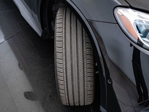 Used 2025 Mercedes-Benz GLC 300 4MATIC image 50