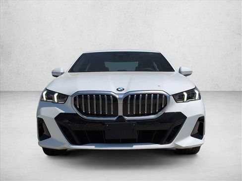 Used 2026 BMW 530i xDrive AWD/4WD image 2