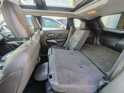 Used 2018 Jeep Cherokee Limited AWD/4WD image 59