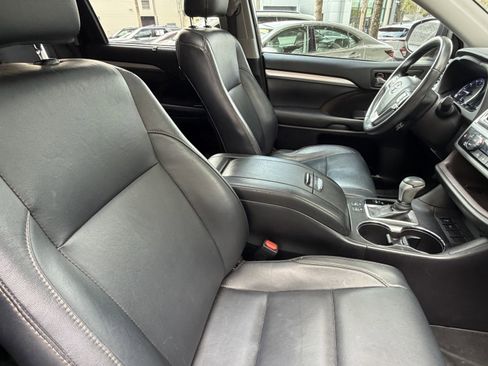 Used 2018 Toyota Highlander XLE FWD image 45