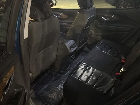 Used 2019 GMC Terrain SLE w/ Driver Convenience Package image 4