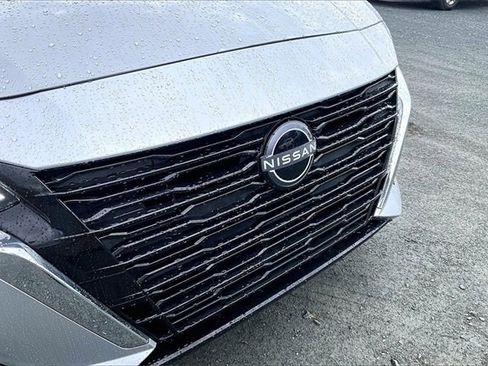 Used 2025 Nissan Altima 2.5 SV image 4