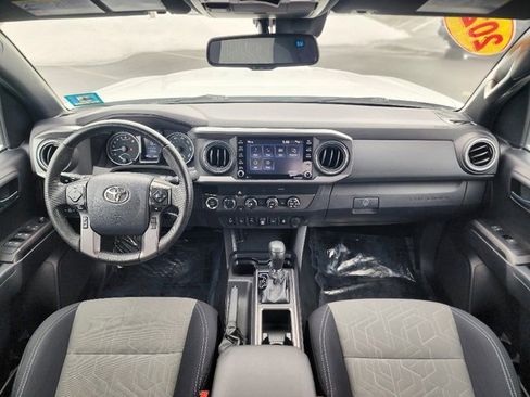 Used 2020 Toyota Tacoma TRD Sport w/ Technology Package image 30