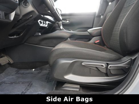 Used 2025 Honda HR-V Sport image 12