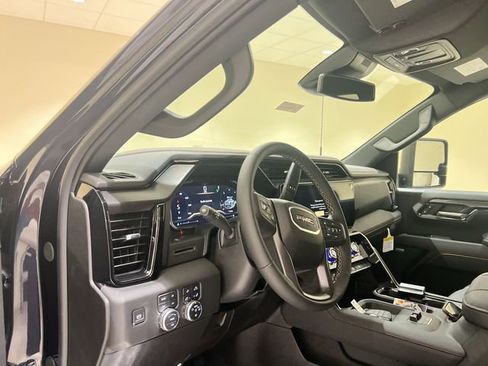 Used 2025 GMC Sierra 2500 AT4 image 9