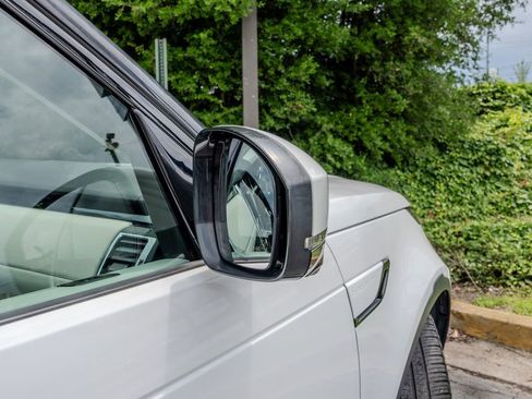 Used 2023 Land Rover Discovery S AWD/4WD image 31
