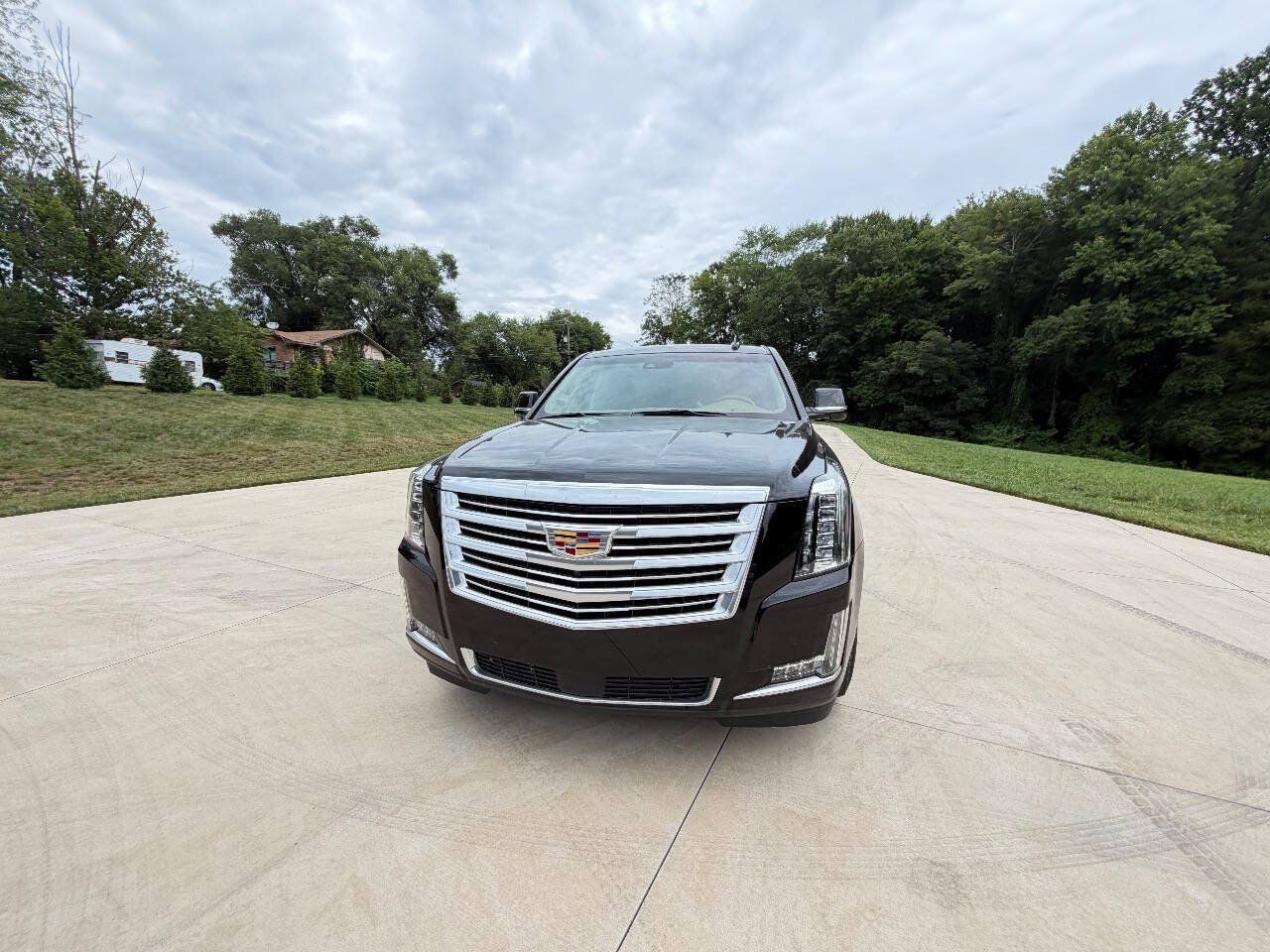 Used 2016 Cadillac Escalade Platinum AWD/4WD image 2