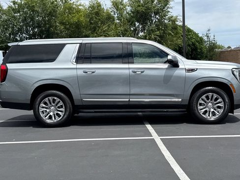 Used 2025 GMC Yukon XL Denali AWD/4WD image 10