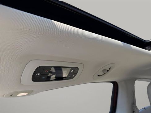 Used 2018 Chrysler Pacifica Limited w/ Advanced Safetytec Group FWD image 67