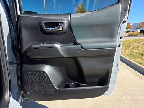 Used 2019 Toyota Tacoma TRD Off-Road image 27