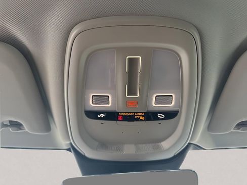 Used 2025 Volvo V60 B5 Cross Country Plus image 25