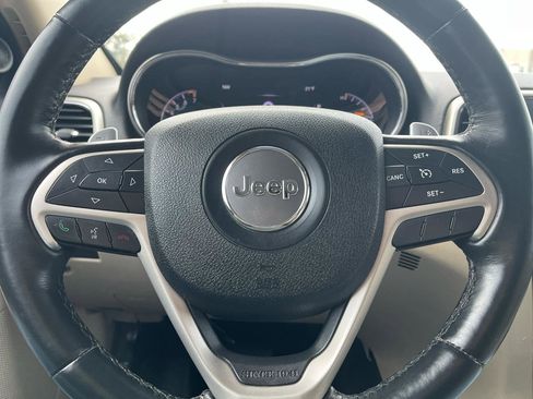 Used 2017 Jeep Grand Cherokee Laredo w/ Quick Order Package 23E image 9