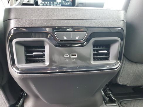 Used 2024 GMC Sierra 1500 AT4X image 12