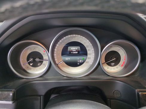 Used 2016 Mercedes-Benz E 400 4MATIC Sedan image 32