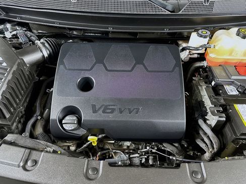 Used 2022 Chevrolet Traverse LT image 35