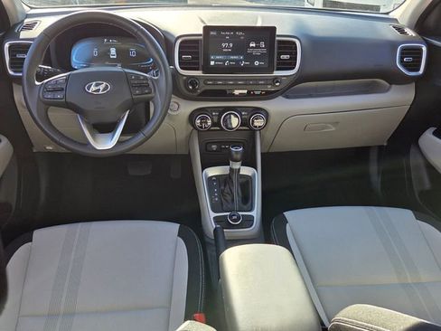 Used 2025 Hyundai Venue SEL image 15