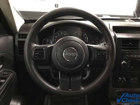 Used 2011 Jeep Liberty Sport image 40