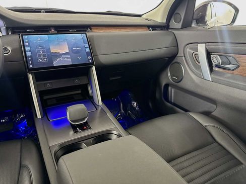 Used 2025 Land Rover Discovery Sport S image 23