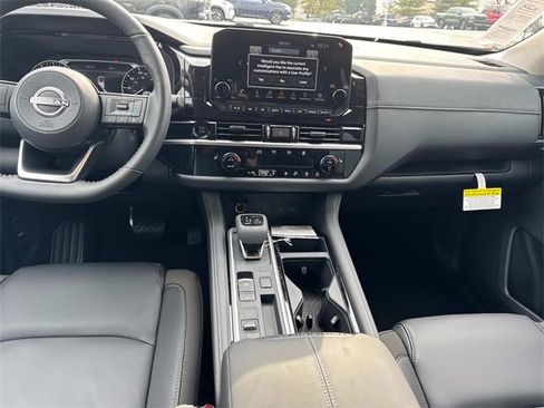 New 2025 Nissan Pathfinder SL image 20