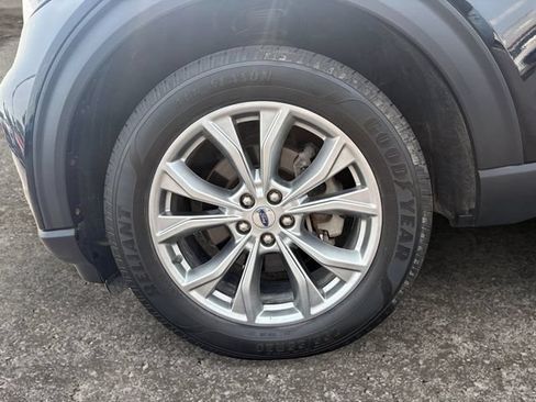 Used 2021 Ford Explorer XLT w/ Equipment Group 202A AWD/4WD image 14