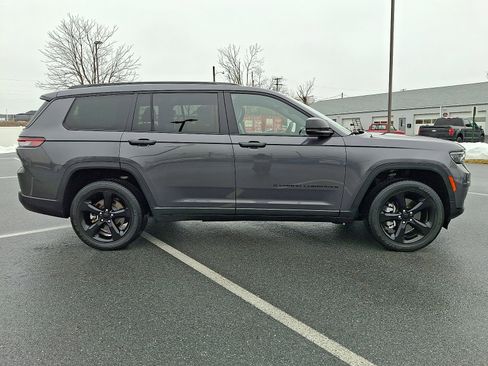 Used 2023 Jeep Grand Cherokee L Laredo image 7