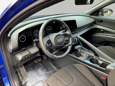 Used 2025 Hyundai Elantra SEL w/ Cargo Package FWD image 17