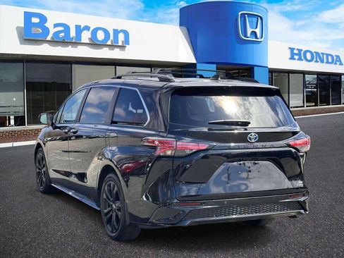 Used 2023 Toyota Sienna XSE w/ XSE Plus Package FWD image 4