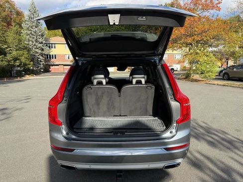 Used 2018 Volvo XC90 T6 Momentum w/ Convenience Package image 6