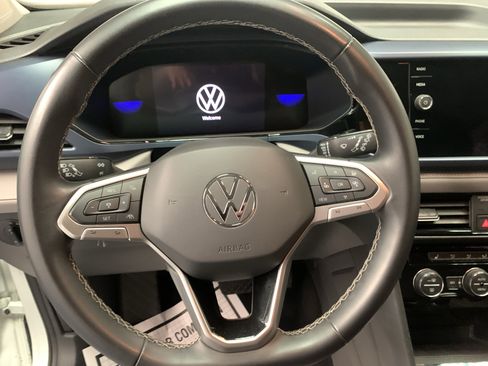Used 2024 Volkswagen Taos SE image 16
