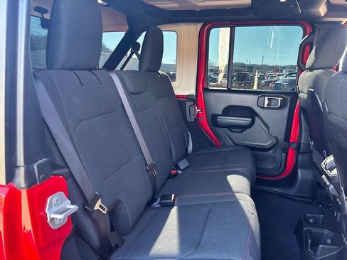 Used 2024 Jeep Wrangler Unlimited Rubicon image 32