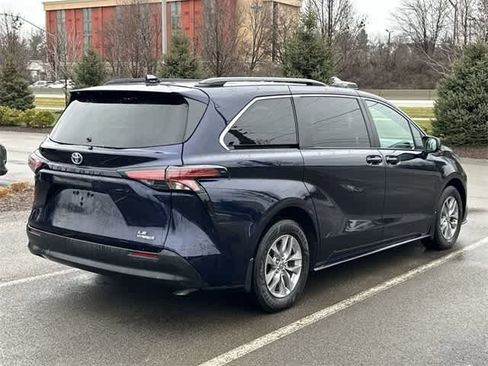 Used 2022 Toyota Sienna LE image 23