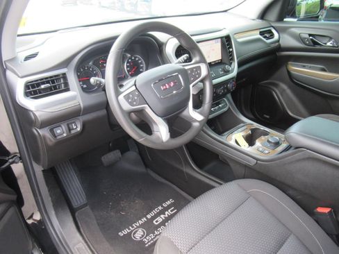 Used 2023 GMC Acadia SLE w/ Driver Convenience Package FWD image 16