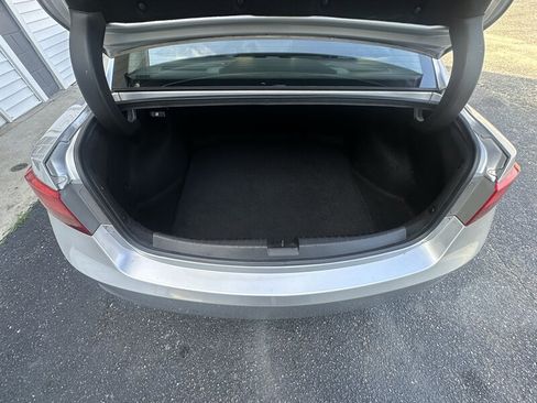 Used 2013 Acura ILX w/ Premium Package FWD image 9