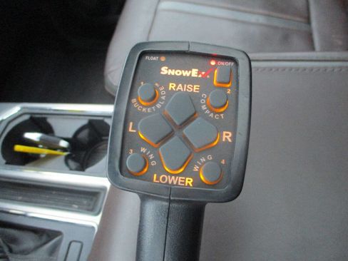 Used 2016 Ford F150 Platinum w/ Equipment Group 701A Luxury image 13