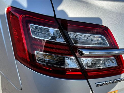 Used 2017 Ford Taurus Limited image 28