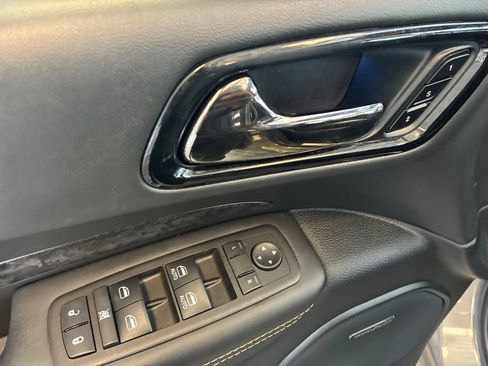 Used 2025 Dodge Durango R/T AWD/4WD image 17
