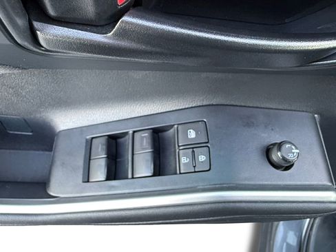 Used 2024 Toyota Highlander LE image 11