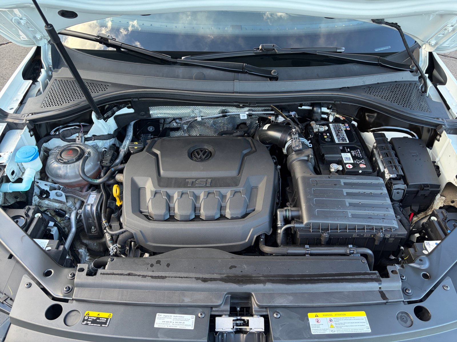 Used 2023 Volkswagen Tiguan SE R-Line AWD/4WD image 22