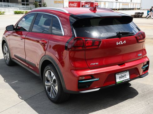 Used 2022 Kia Niro EX FWD image 8