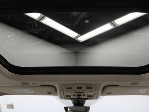 Used 2022 GMC Yukon Denali w/ Denali Premium Package image 22