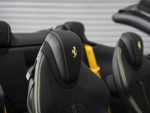 Used 2026 Ferrari Roma Spider RWD image 31