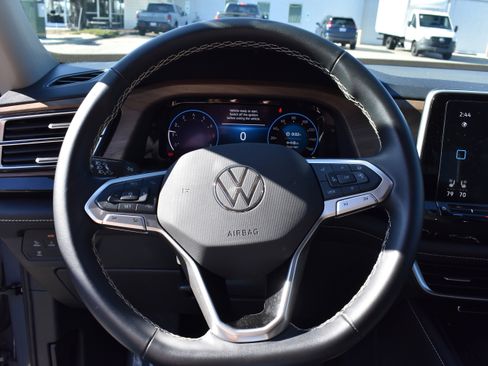 Used 2025 Volkswagen Atlas SE image 13